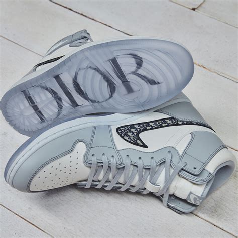 bottom of dior sneakers|where to buy dior sneakers.